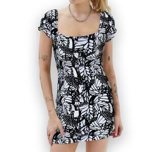 URBAN OUTFITTERS Black & White Ella Short Sleeve Bodycon Mini Dress Size Small